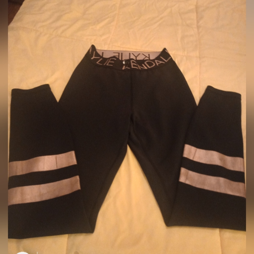 Kendall & Kylie black leggings